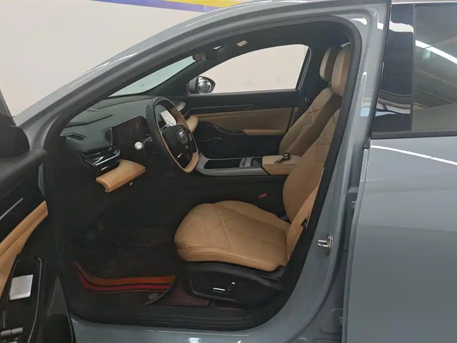 Geely Galaxy Galaxy L6 2024 125km PLUS Soaring Dragon Edition фото 9