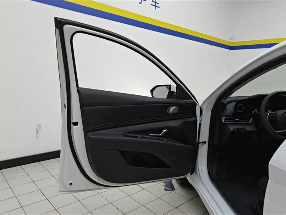 Hyundai Elantra 2023 1.5L CVT GLX Elite Edition фото 7