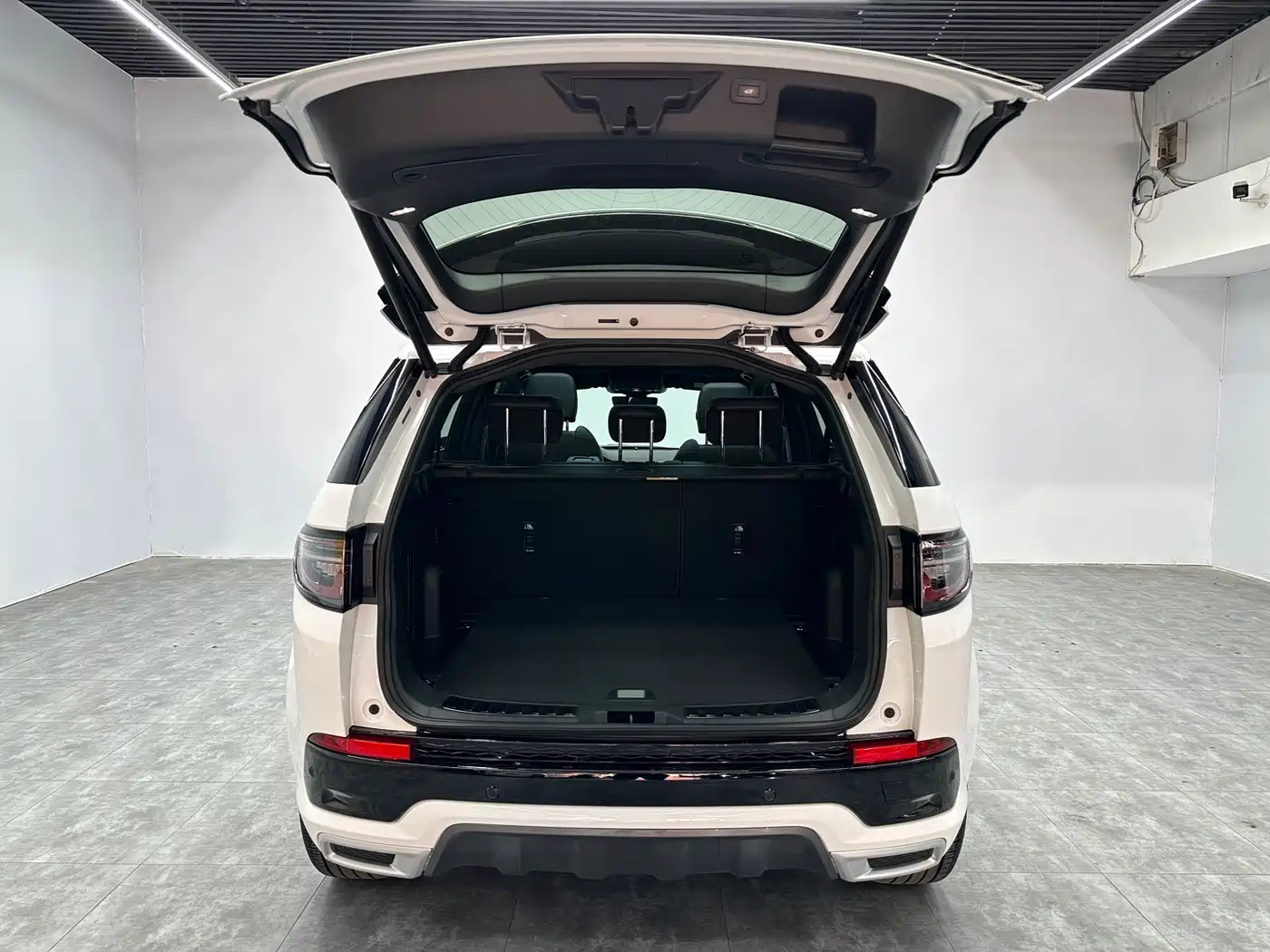Land Rover Discovery Sport 2023 249PS R-Dynamic S Performance Version фото 10