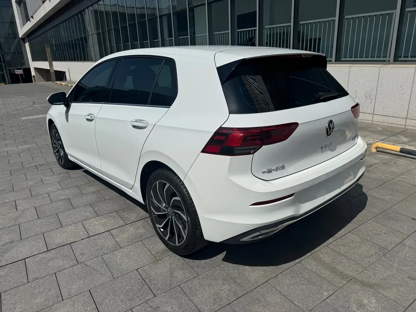 Volkswagen Golf 2023 280TSI DSG Pro 20th Anniversary Edition фото 6
