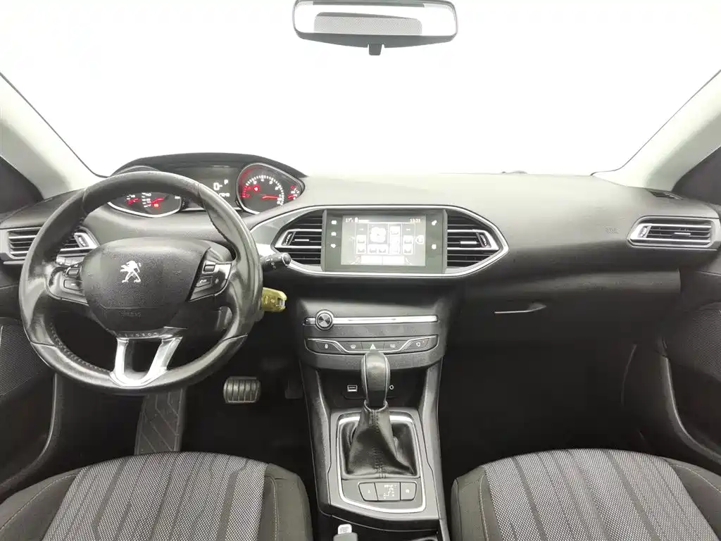 Peugeot 308S 2015 1.2T Auto Dynamic Edition фото 5