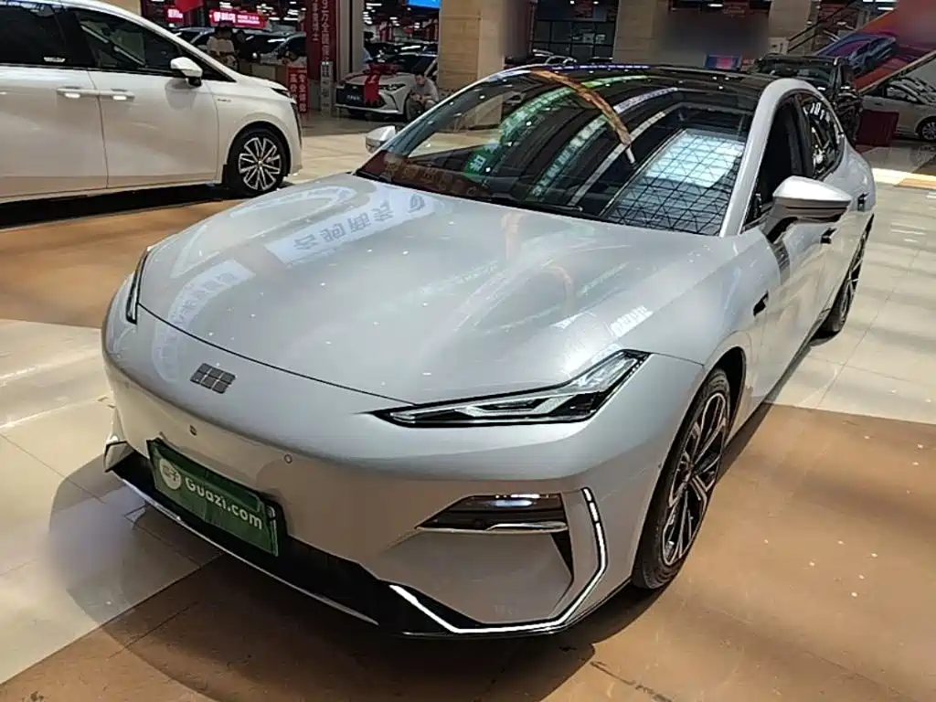 Geely Galaxy E8 2025 700km Long Voyage Smart Drive Edition
