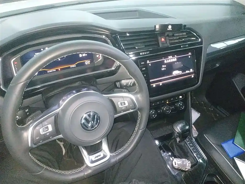 Volkswagen Tiguan L 2019 330TSI Automatic 2WD R-Line Flagship Edition China VI фото 10