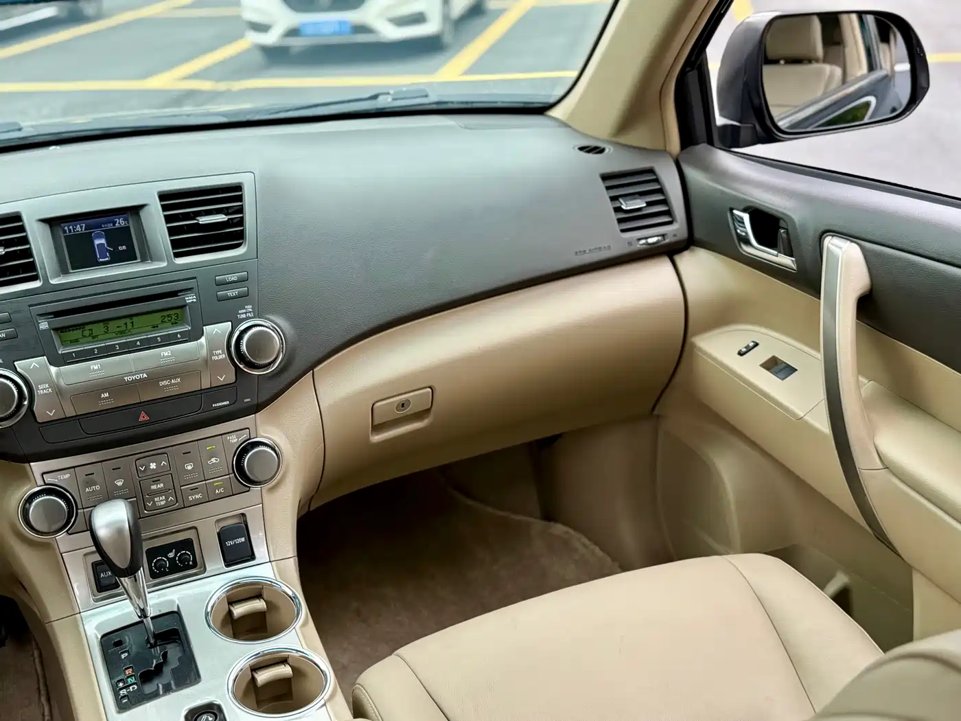 Toyota Highlander 2012 2.7L 2WD 7-Seater Luxury Edition фото 23