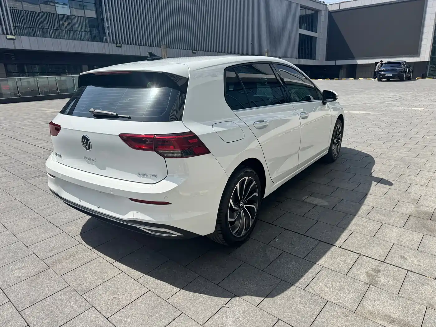 Volkswagen Golf 2023 280TSI DSG Pro 20th Anniversary Edition фото 8