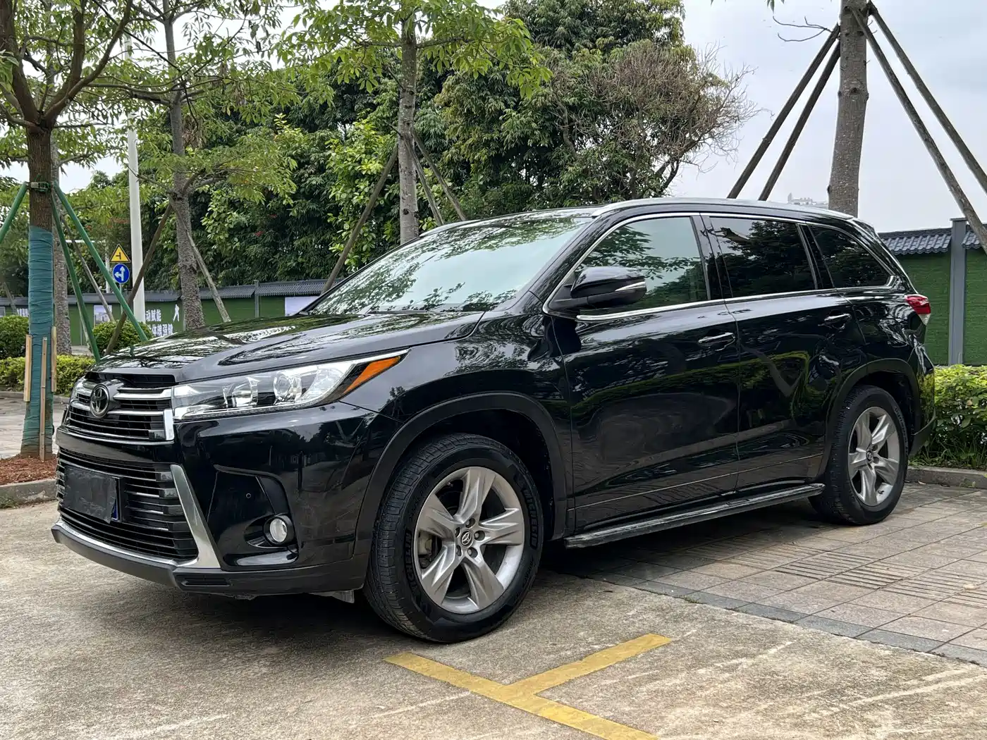 TOYOTA HIGHLANDER