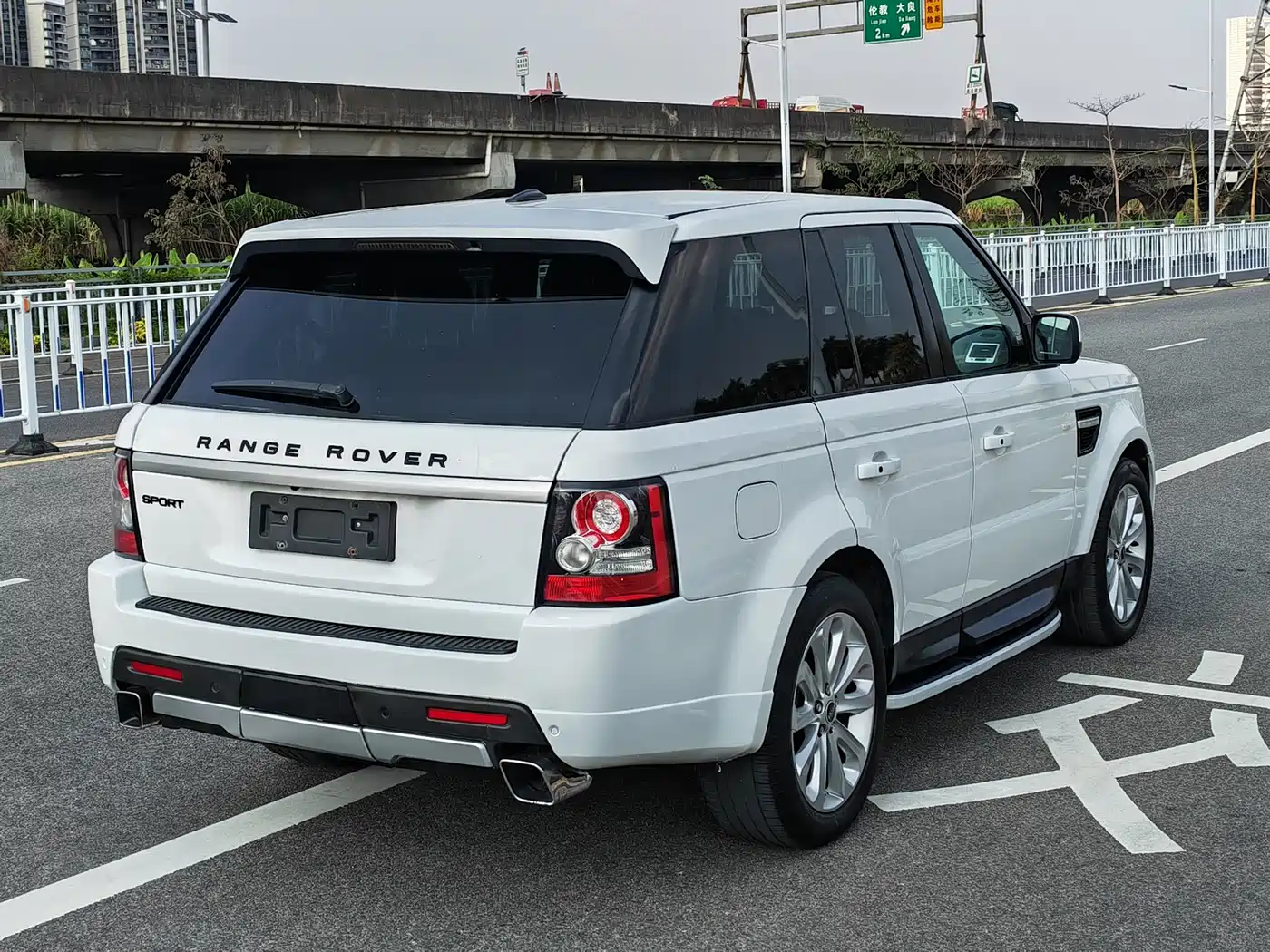 Land Rover Range Rover Sport 2012 3.0 TDV6 HSE Diesel Version фото 7