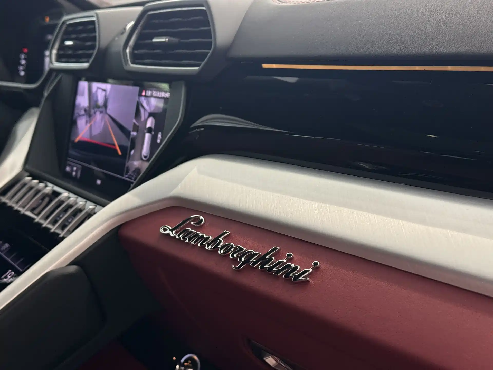 Фото 19 - Lamborghini Urus