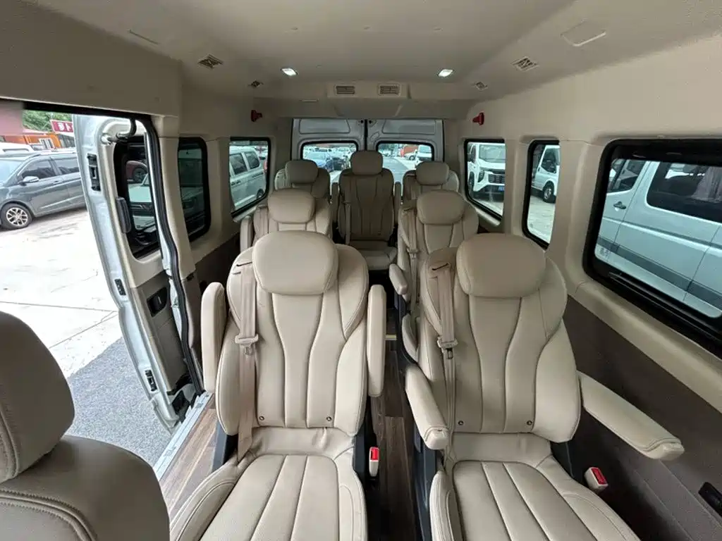 Maxus Xintu V80 2025 2025 PRO Aoyun 2.0T AMT Long Wheelbase Medium Roof 6/7/8/9-Seater