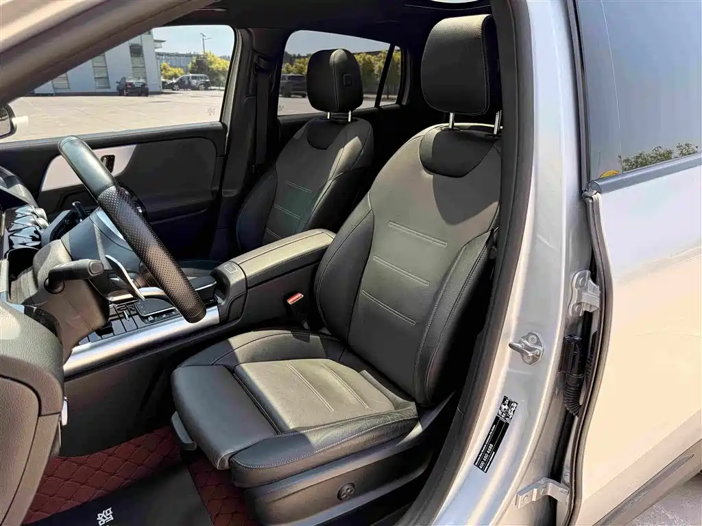 MERCEDES-BENZ GLA AMG