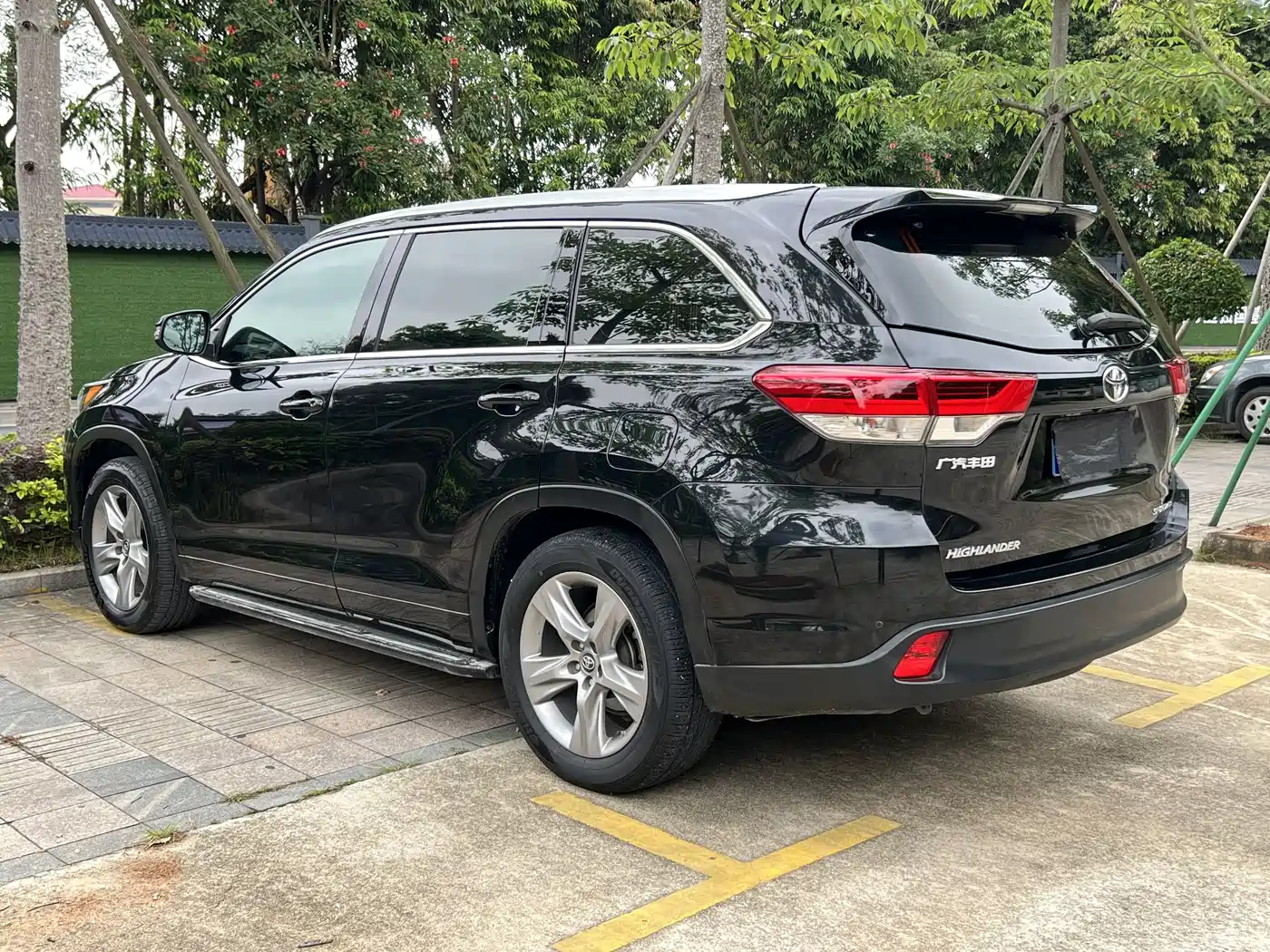 TOYOTA HIGHLANDER