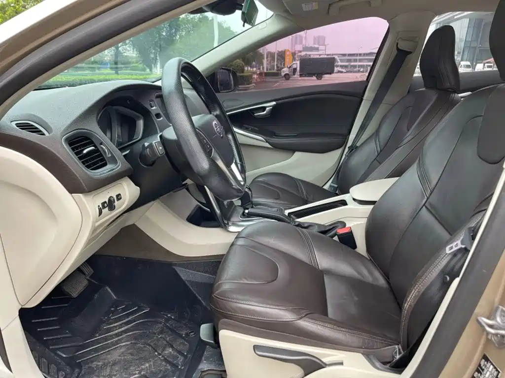 Volvo V40 2016 2015 1.6T Smart Comfort Edition
