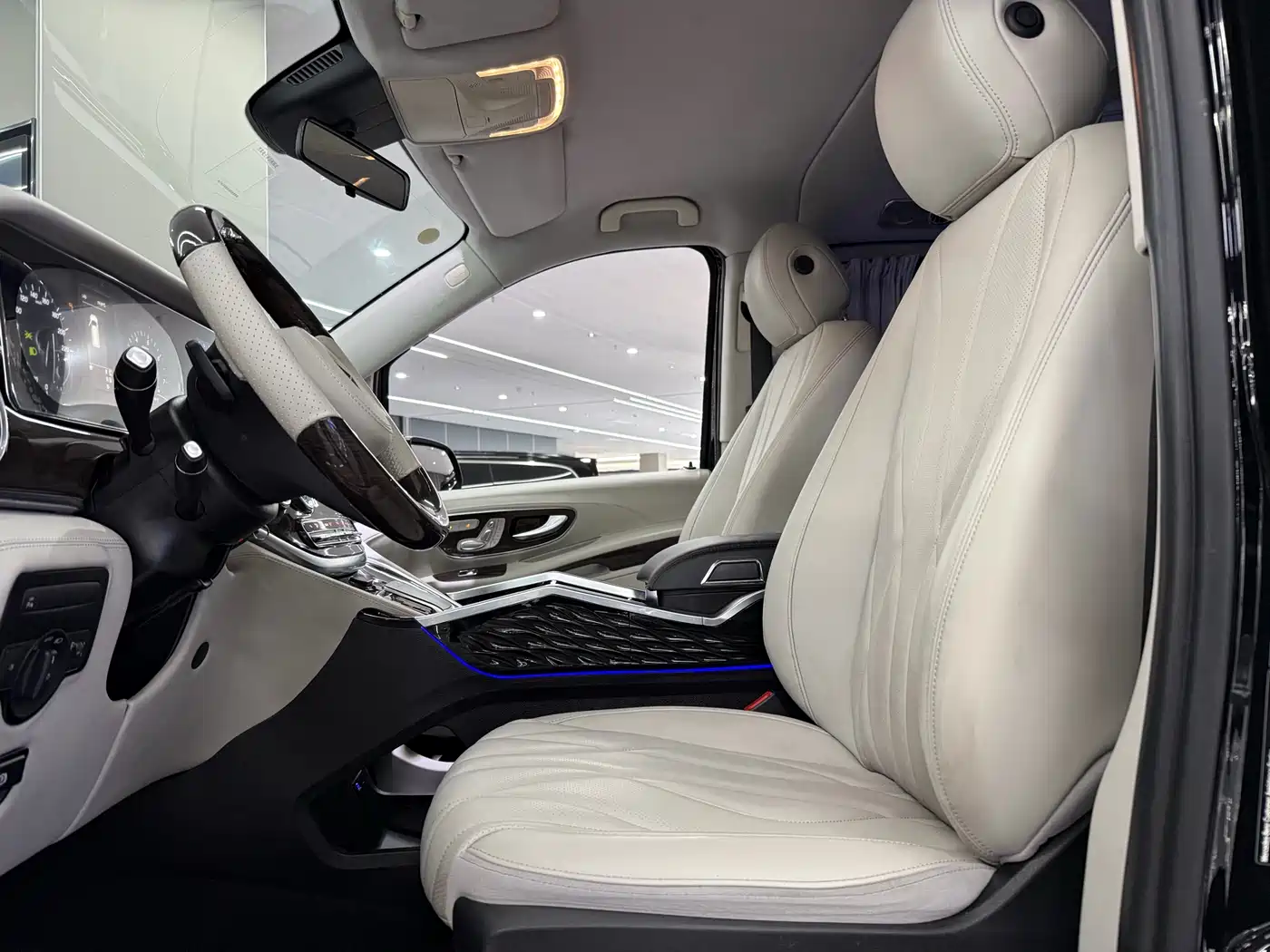 Mercedes-Benz Vito 2023 2.0T Business 7-Seater фото 6