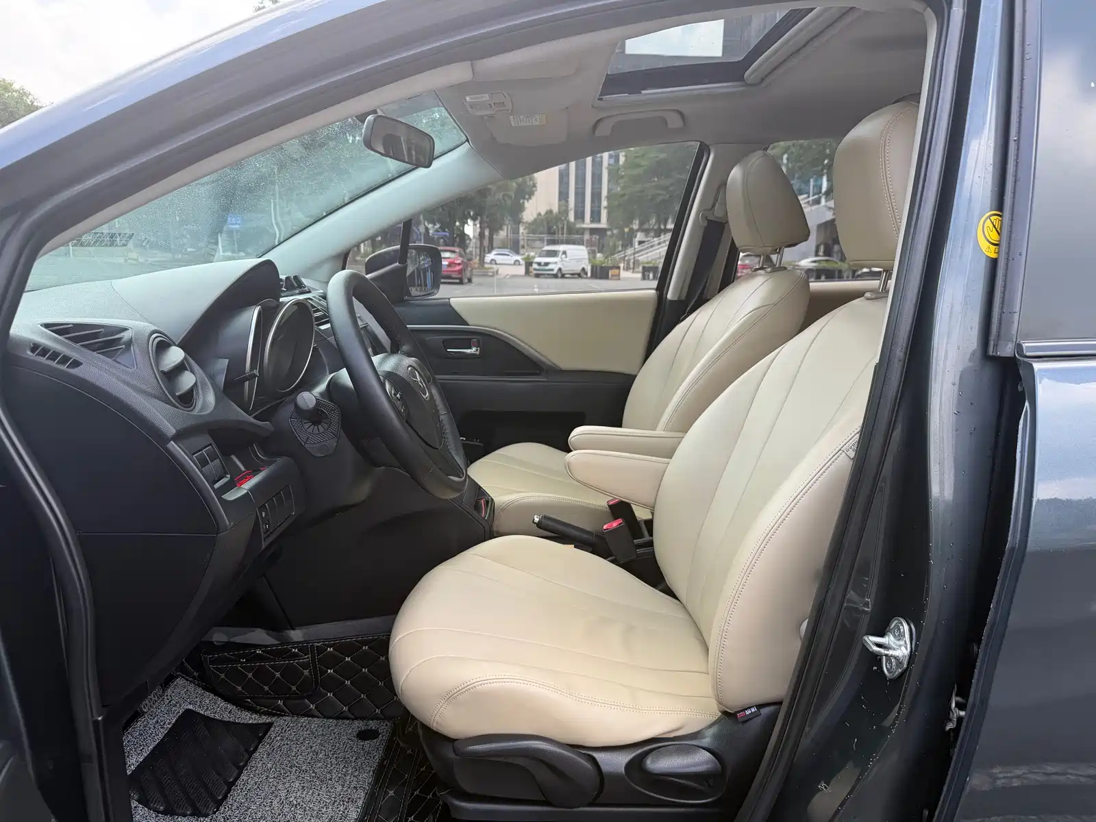 Фото 9 - Mazda Mazda5