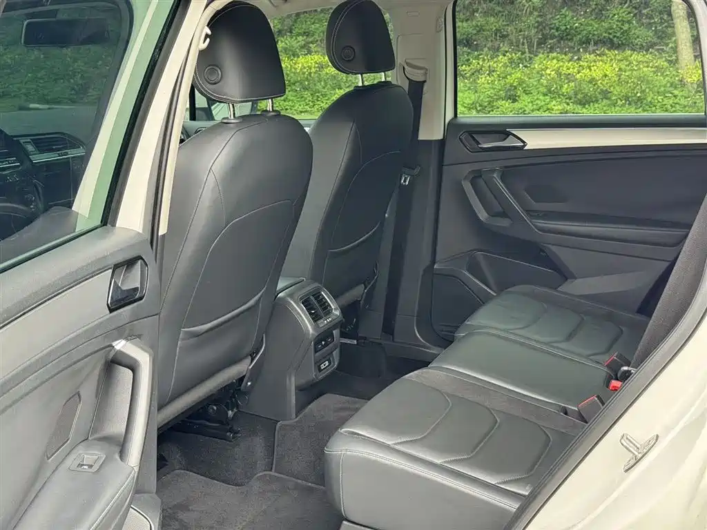 Volkswagen Tiguan L 2017 330TSI Automatic 2WD Comfort Edition фото 6