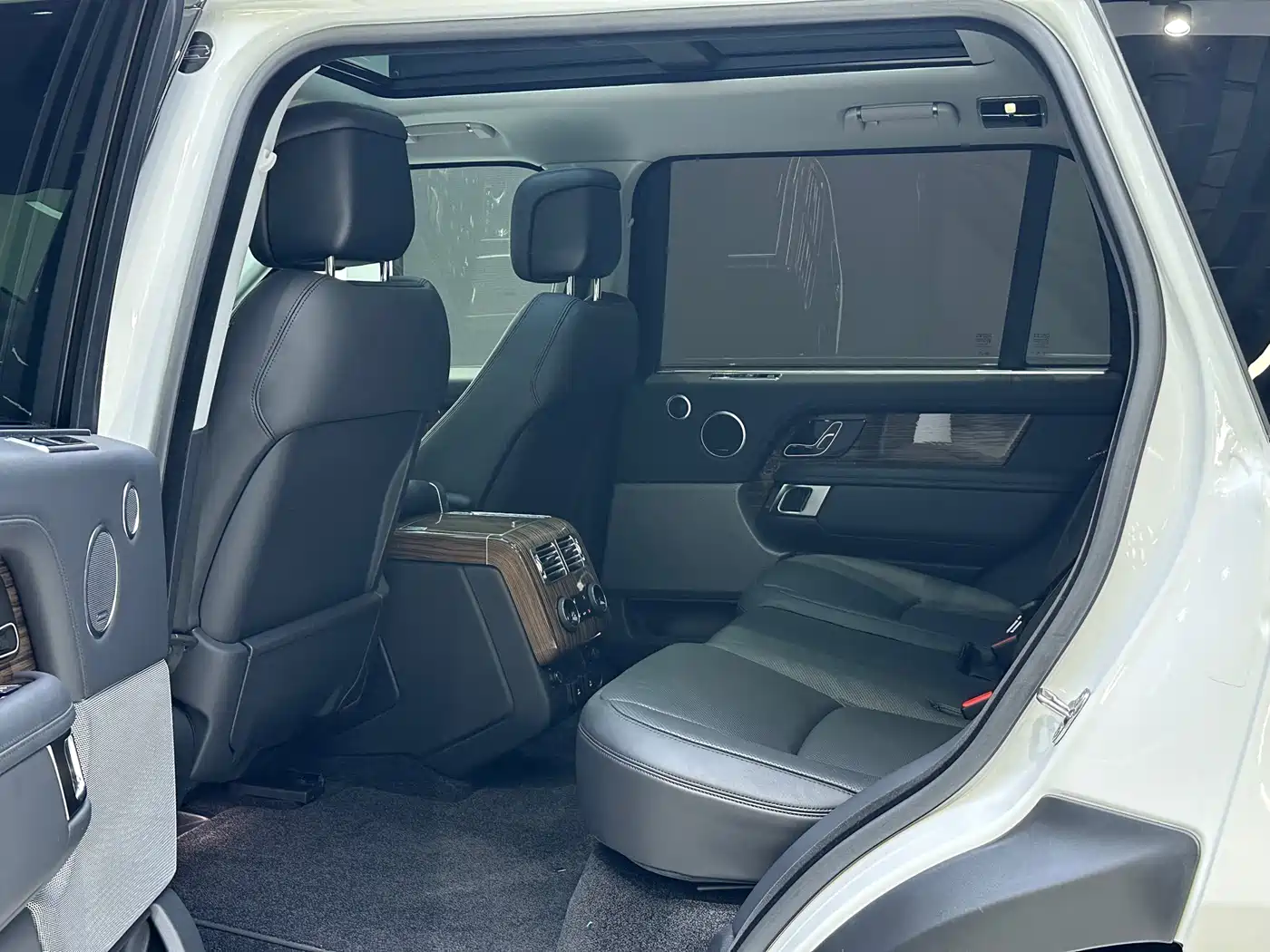 Land Rover Range Rover 2018 3.0 SC V6 Vogue Heritage Extended Edition фото 12