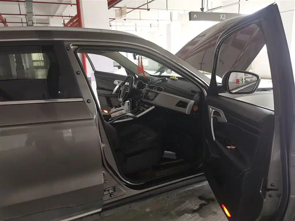 Фото 20 - Geely Atlas