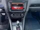Photo 9 - Volkswagen Golf GTI