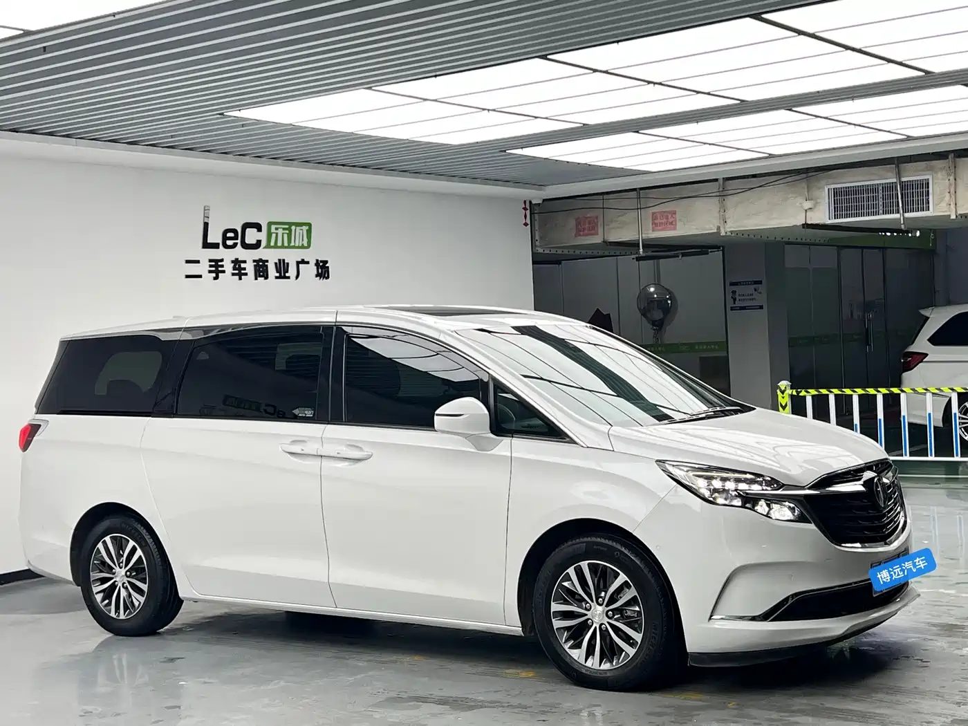 Buick GL8 2021 ES Landlord 653T Premium фото 3