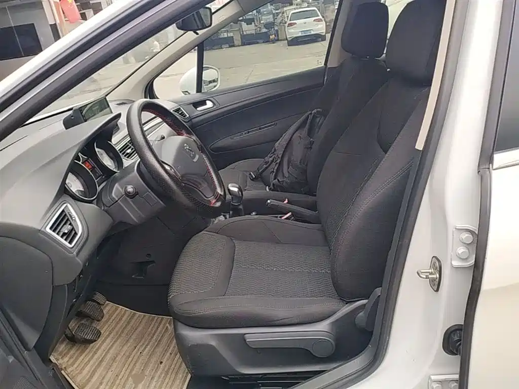 Peugeot 308 2014 Model Joy Edition Classic 1.6L Manual Superior Style фото 15