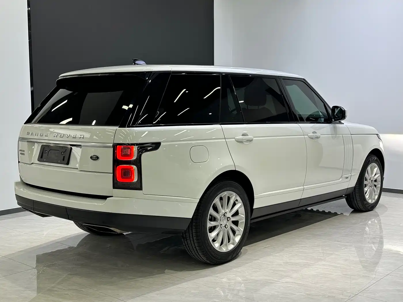 Land Rover Range Rover 2018 3.0 SC V6 Vogue Heritage Extended Edition фото 7