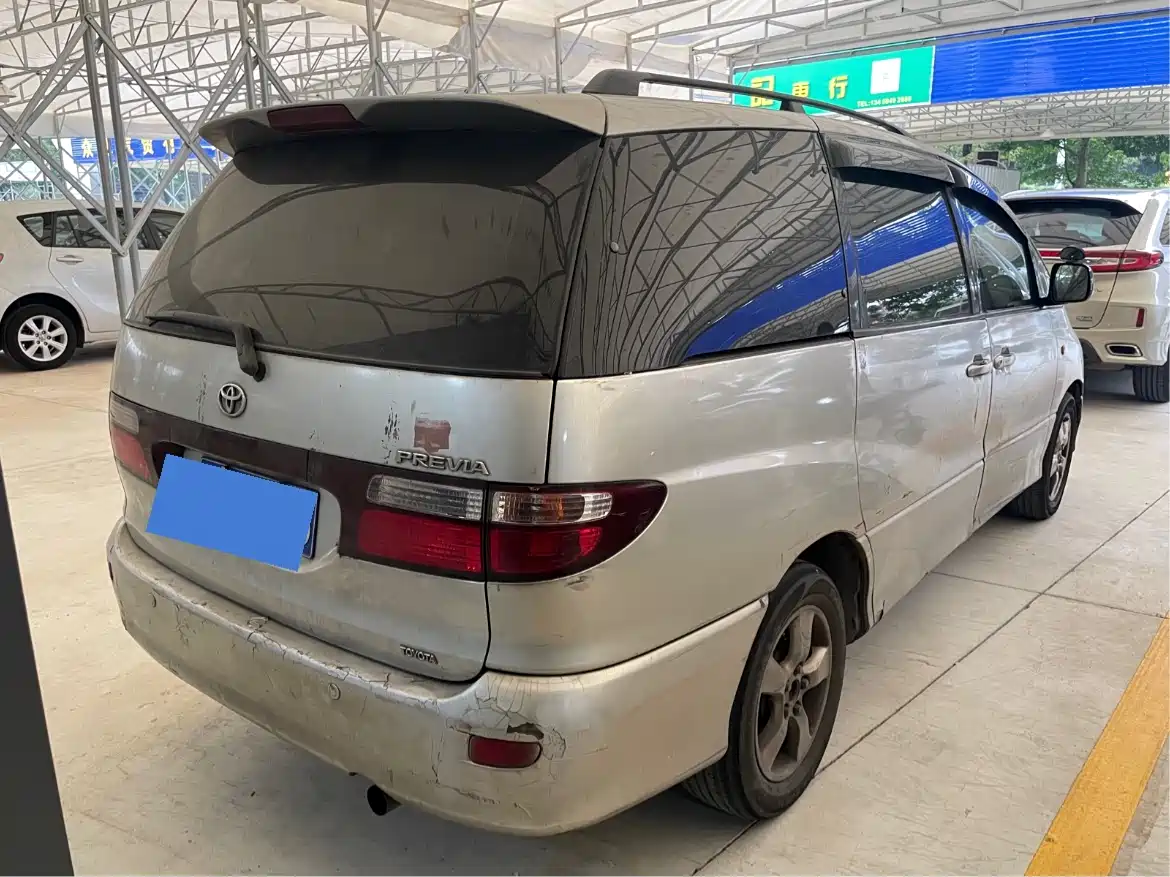 Toyota Previa фото 7