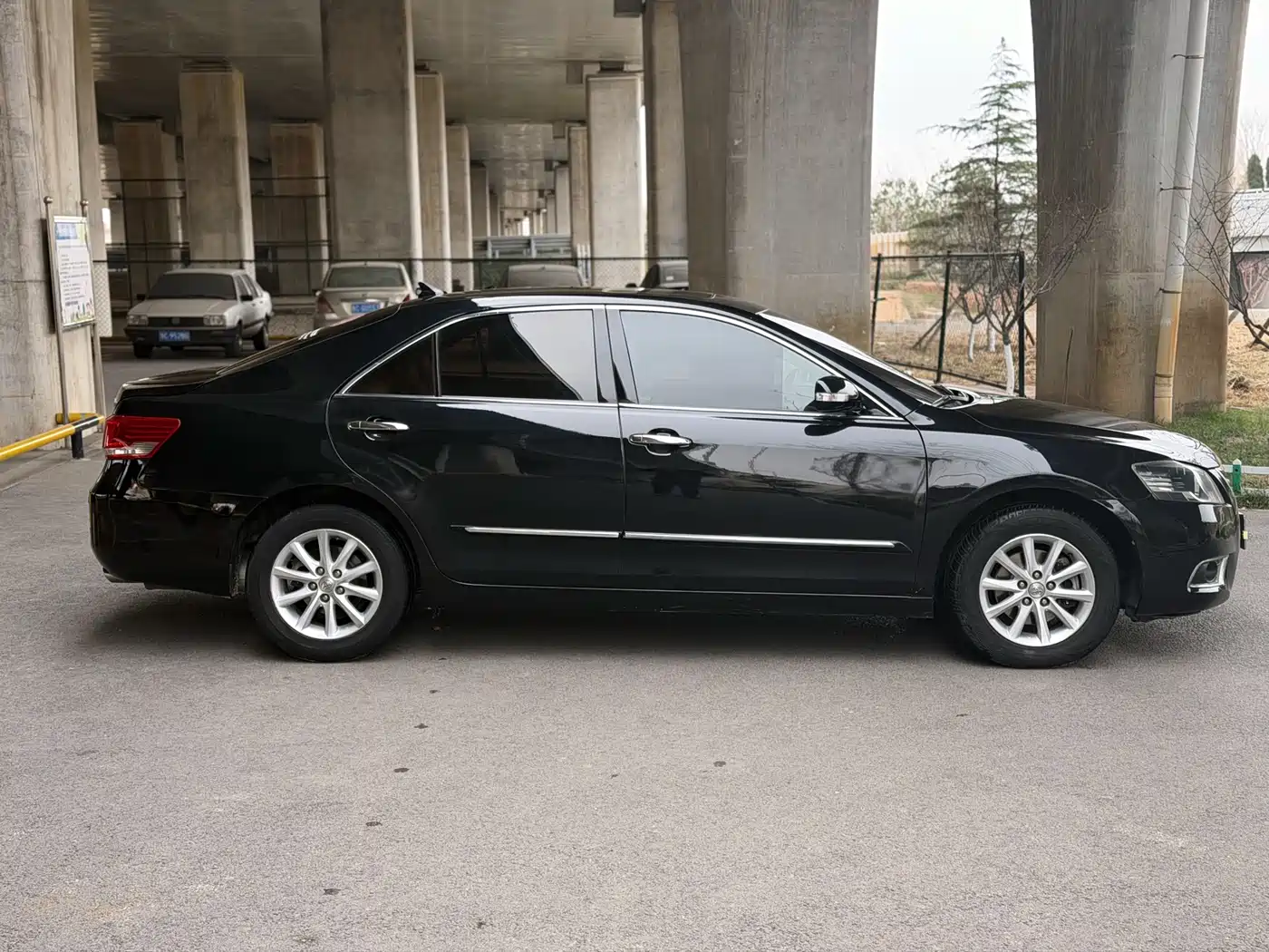 Toyota Camry 2013 200G Classic Luxury Edition фото 4
