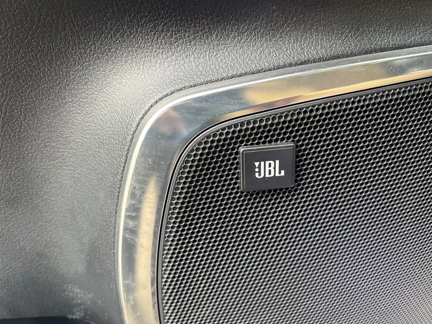 Toyota Alphard 2021 Hybrid 2.5L Luxury фото 3