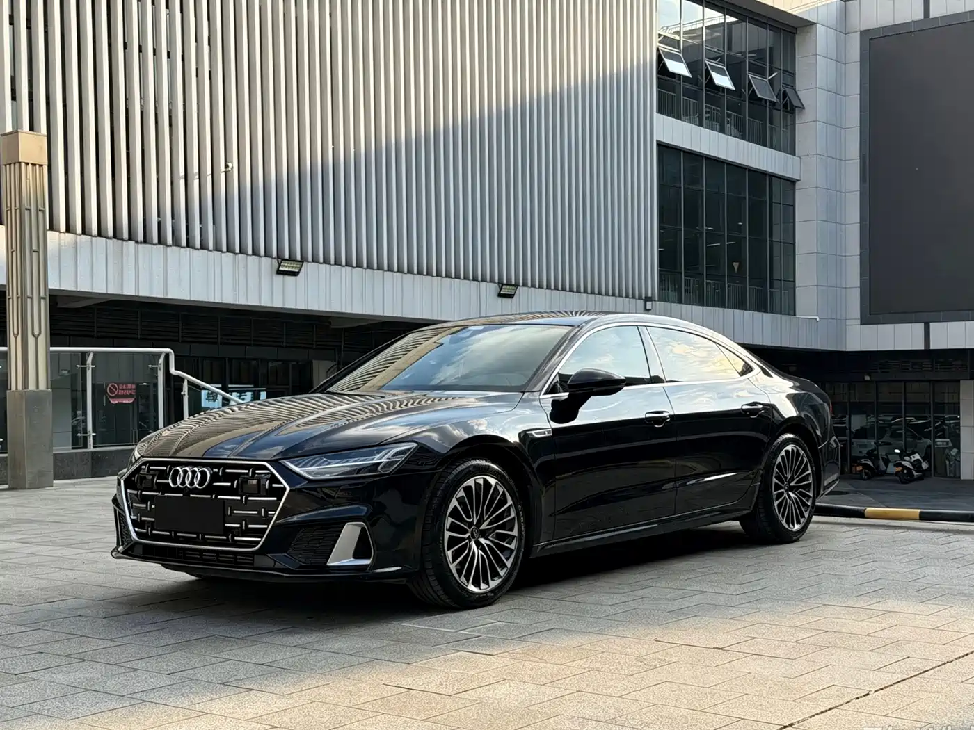 Фото 1 - Audi A7L