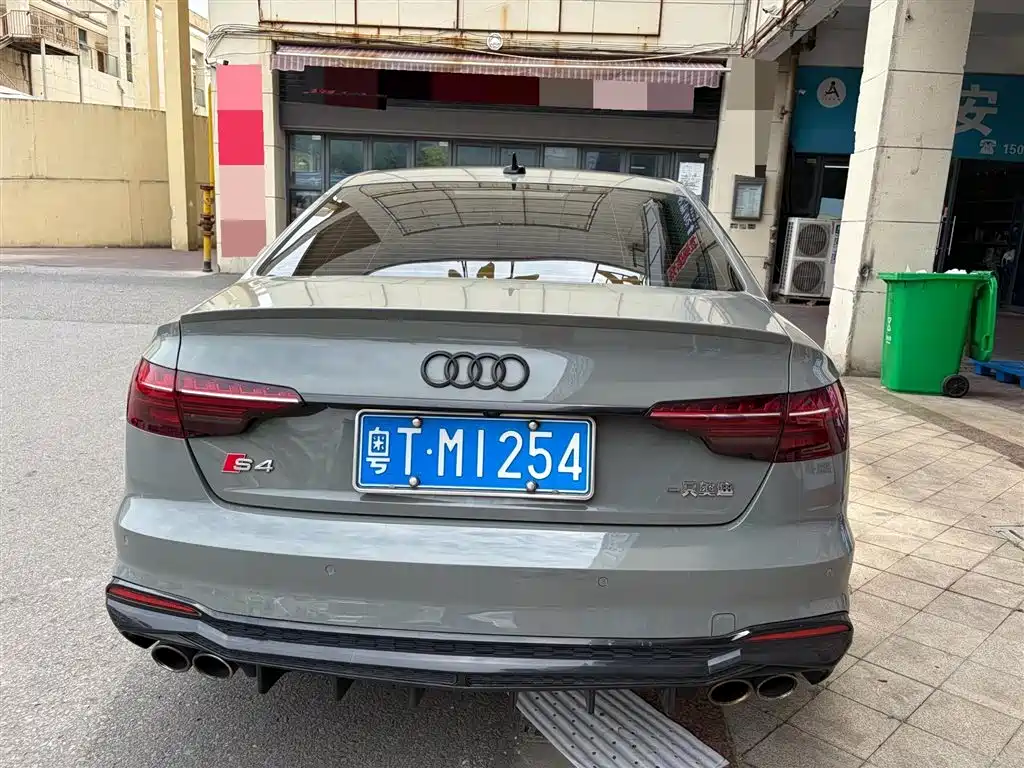 AUDI S4