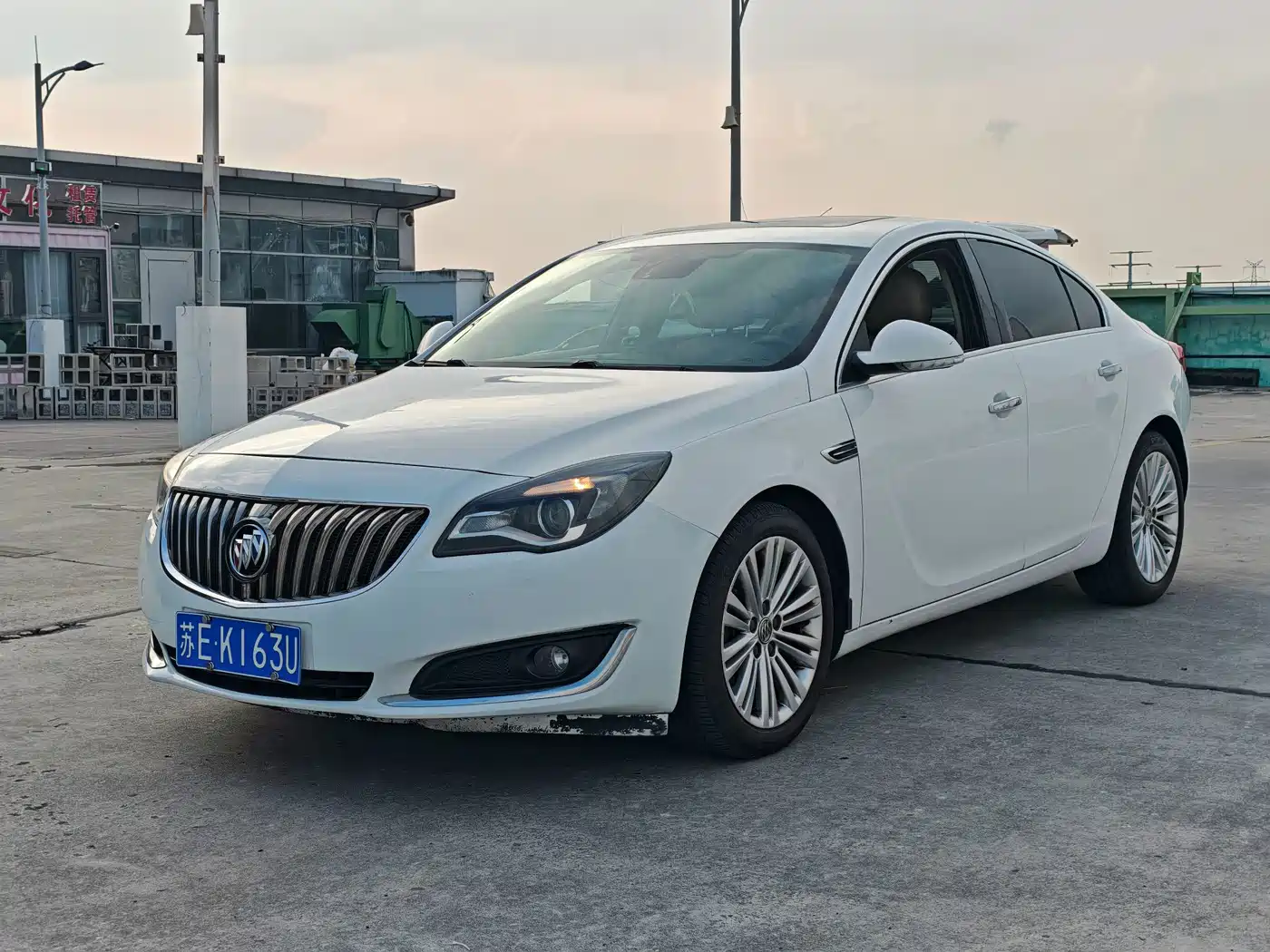 Photo 2 - Buick Regal