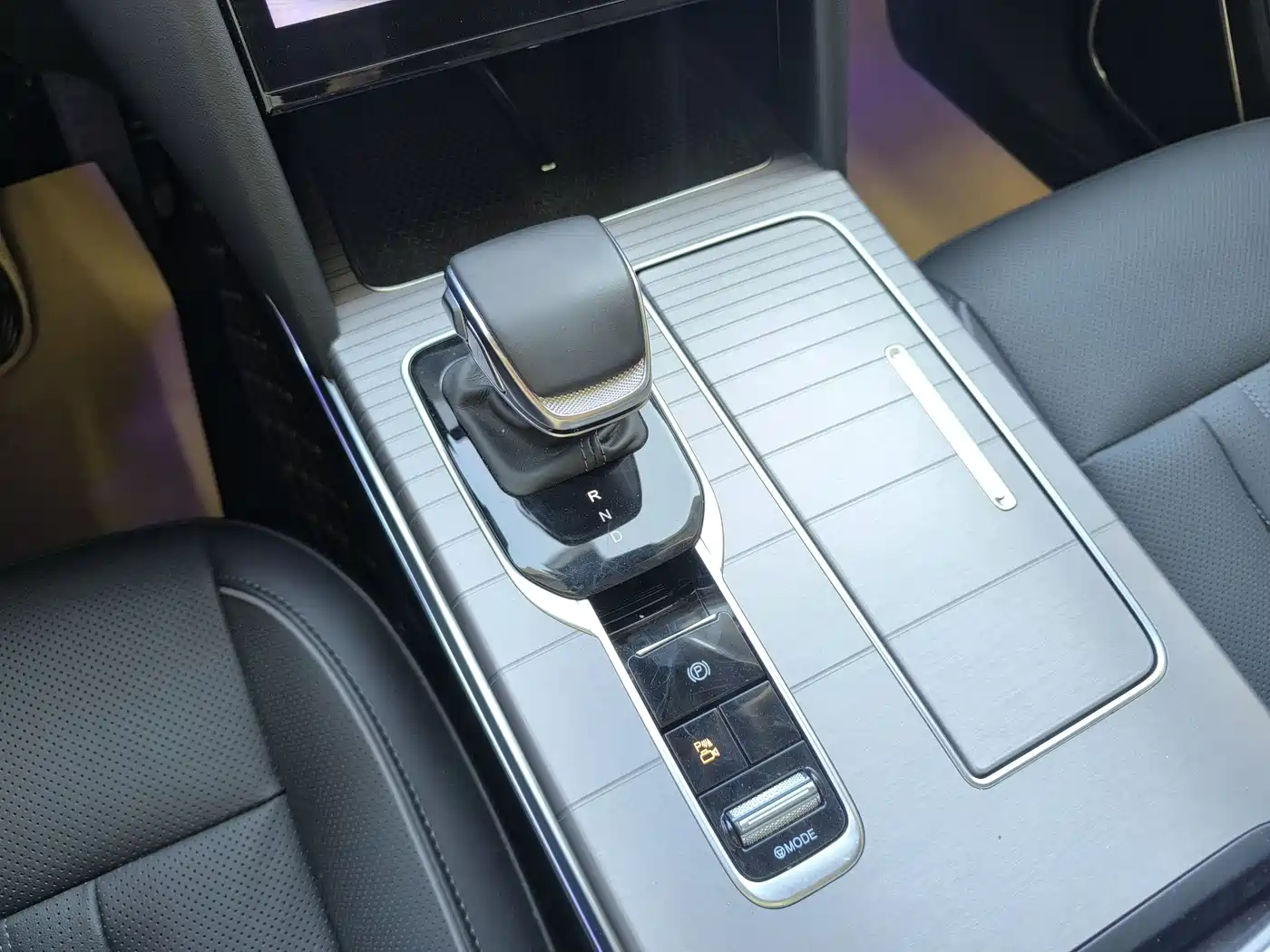 Hongqi HS7 PHEV 2024 2.0T PHEV 4WD Flagship Edition 6-seater фото 14