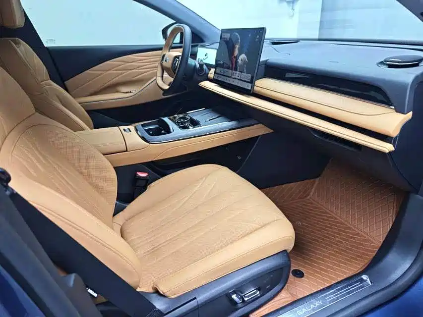 Geely Galaxy Galaxy Xingyao 8 2025 130km EM-i Premium Edition фото 8