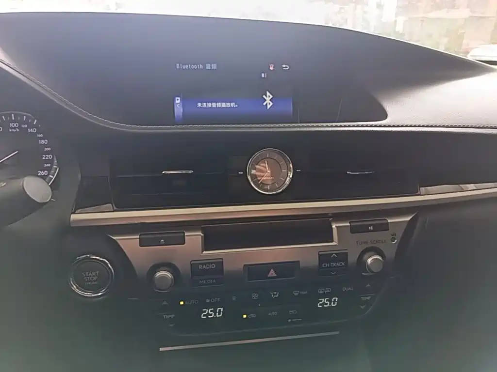 Фото 6 - Lexus ES