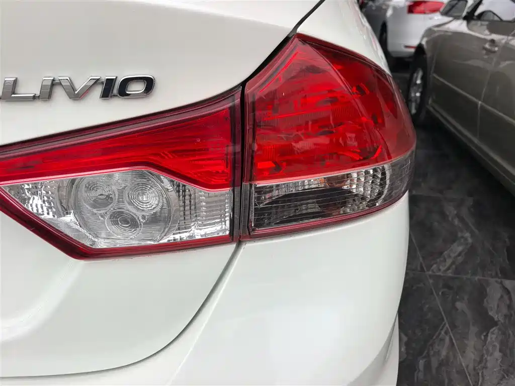 Suzuki Alivio 2016 2015 1.6L Automatic Comfort