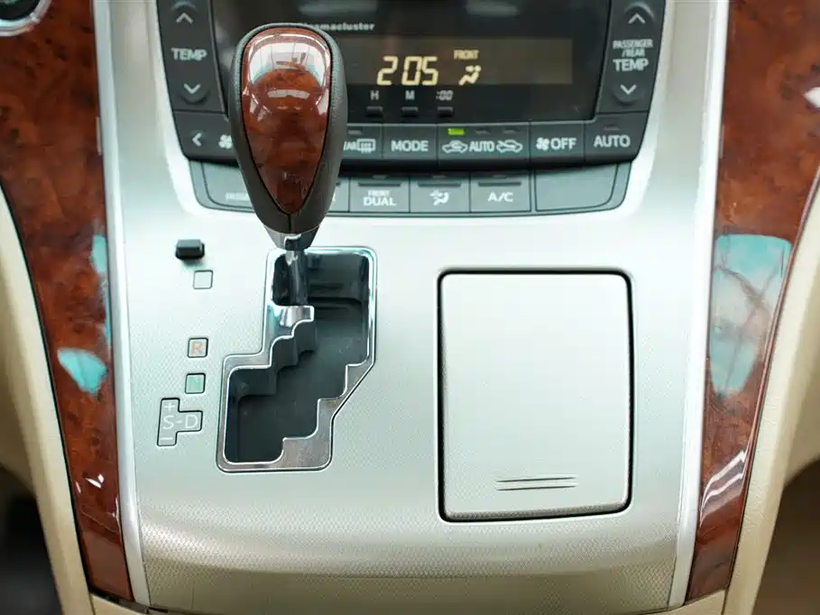 Toyota Alphard 2011 3.5L Luxury Edition фото 24