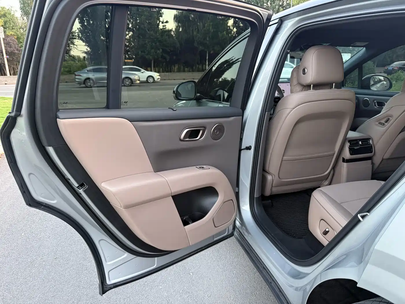 Photo 11 - Li Auto i6