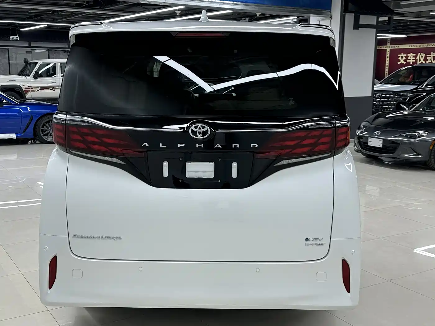 Toyota Alphard 2024 Hybrid 2.5L Ultimate Enjoyment Edition фото 4