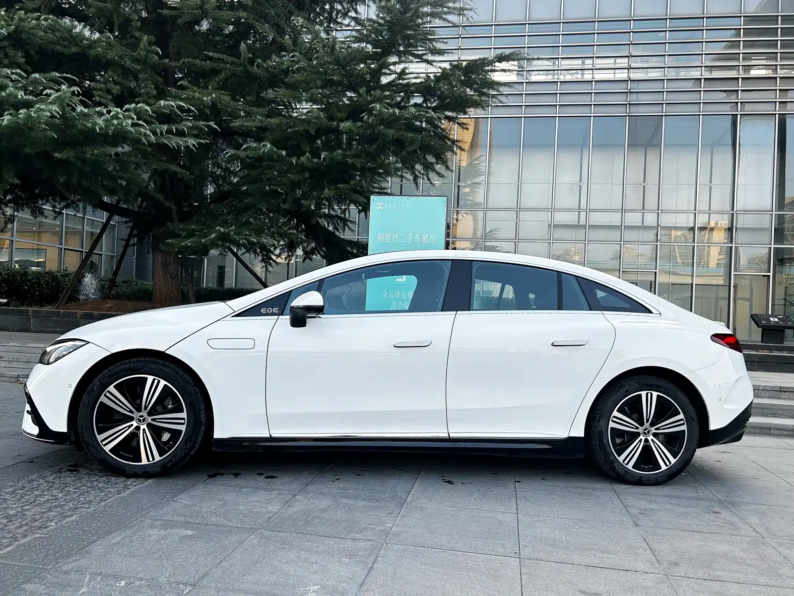 Фото 2 - Mercedes-Benz EQE