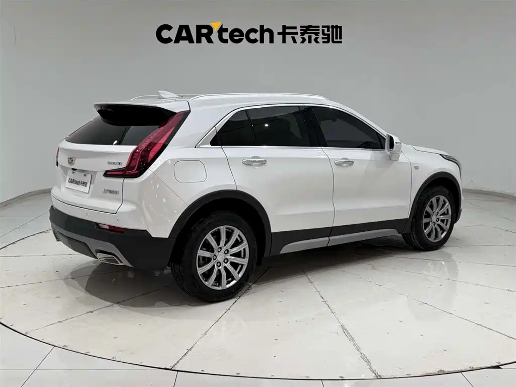 CADILLAC XT4