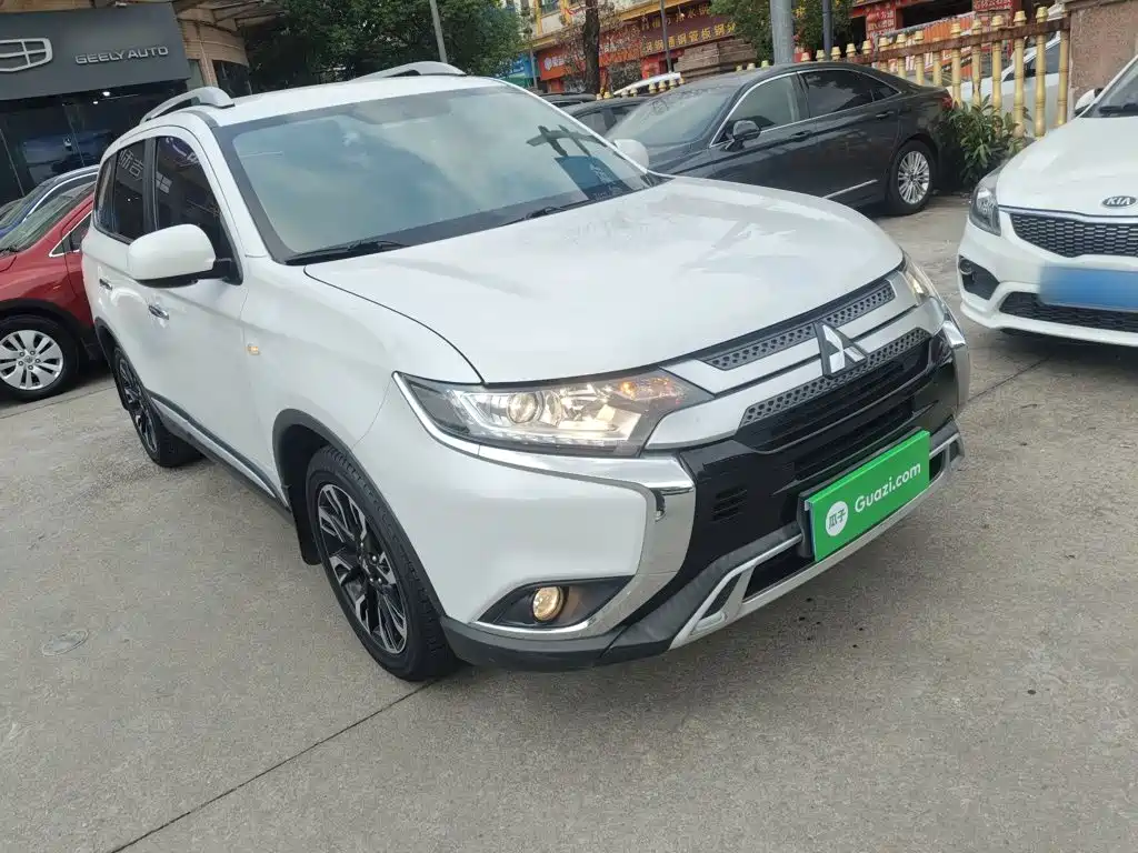 Photo 22 - Mitsubishi Outlander