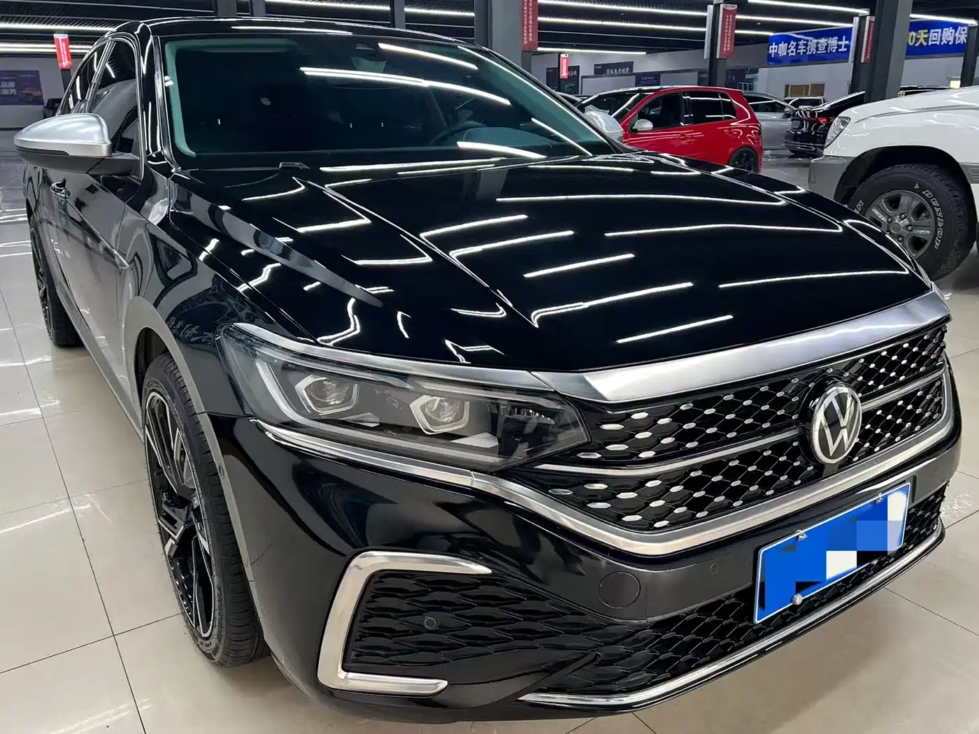 Volkswagen Passat 2022 330TSI Starlight Luxury Edition фото 2