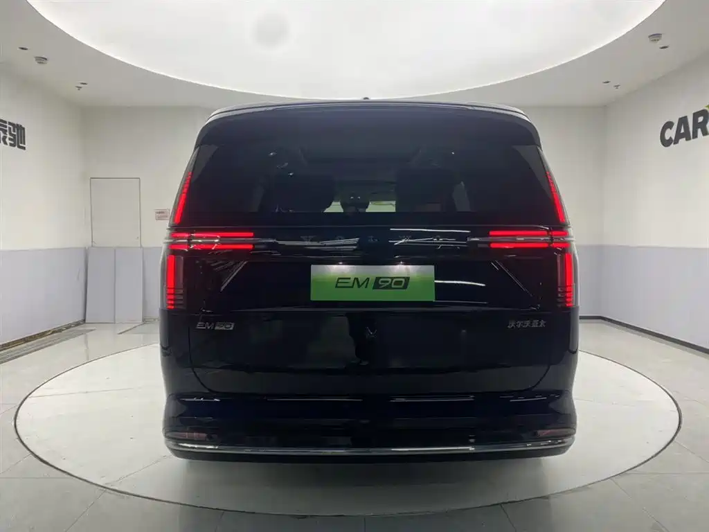 Volvo EM90 2026 2025 Ultra Six-Seater
