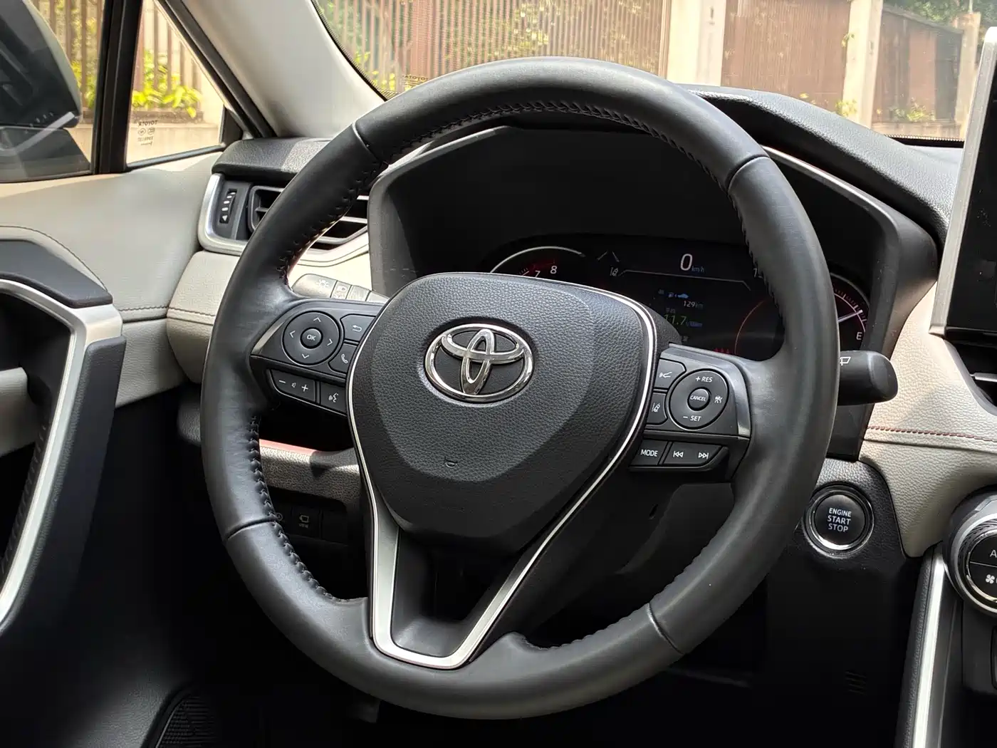 Toyota RAV4 Rongfang 2020 2.0L CVT 4WD Premium Edition фото 12