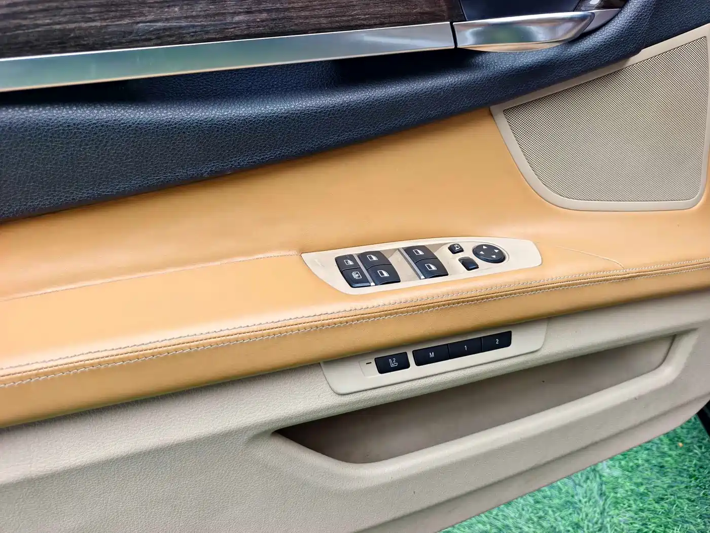 BMW 7 Series 2009 730Li Leading фото 11