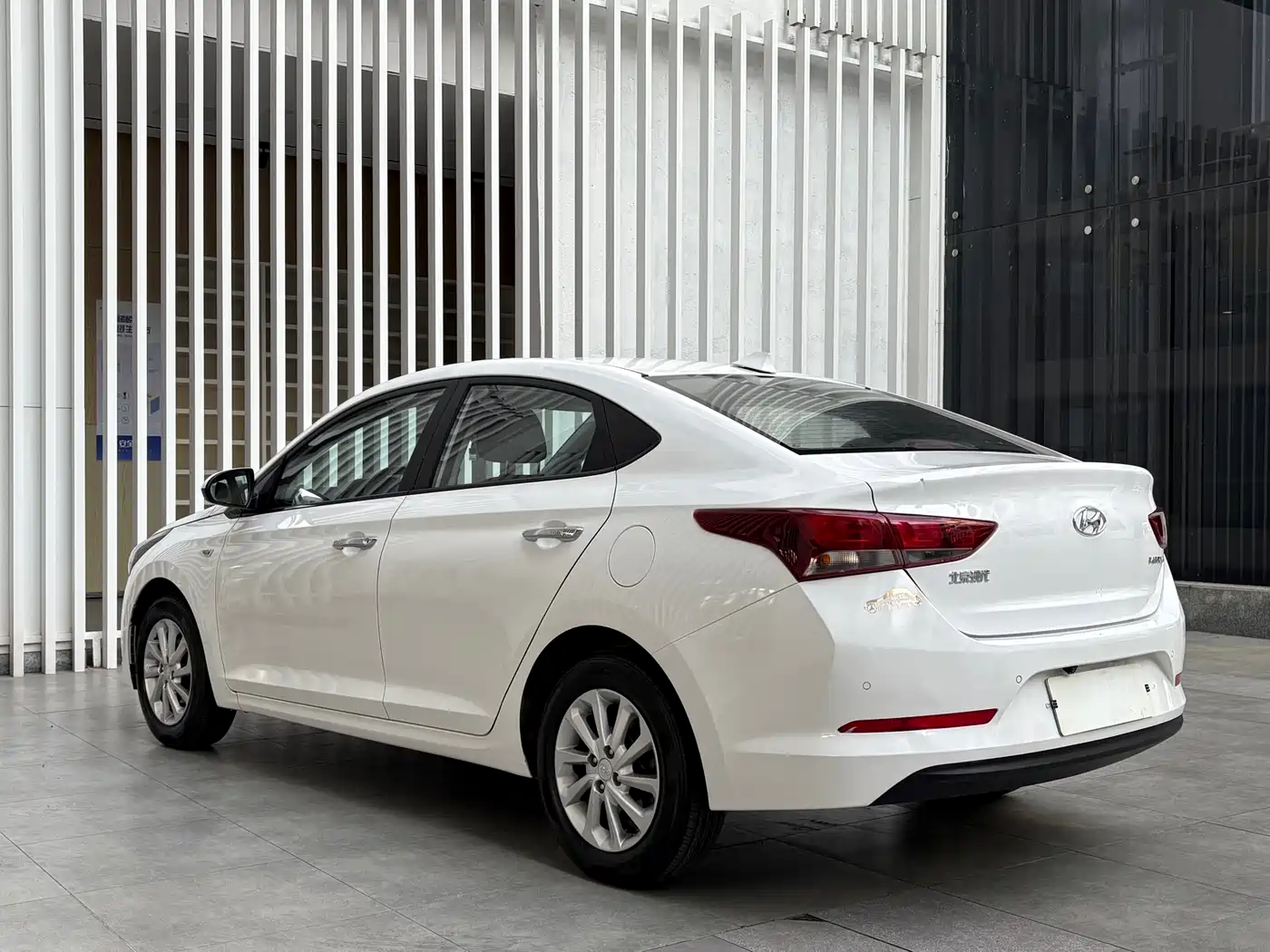 Hyundai Verna 2016 1.4L Manual Cool Edition GLS фото 13