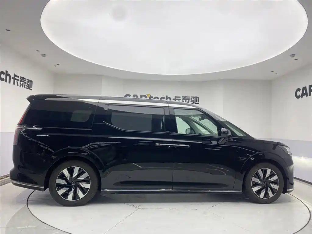 Volvo EM90 2026 2025 Ultra Six-Seater