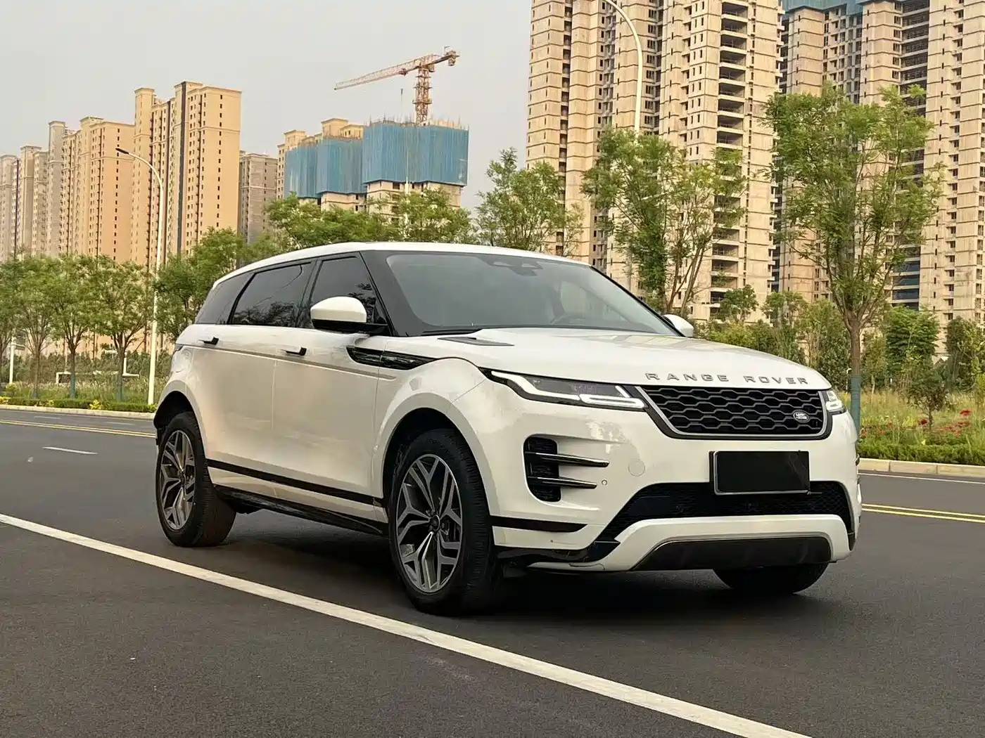 Land Rover Range Rover Evoque 2022 Range Rover Evoque L 249PS R-Dynamic Luxury Edition фото 4