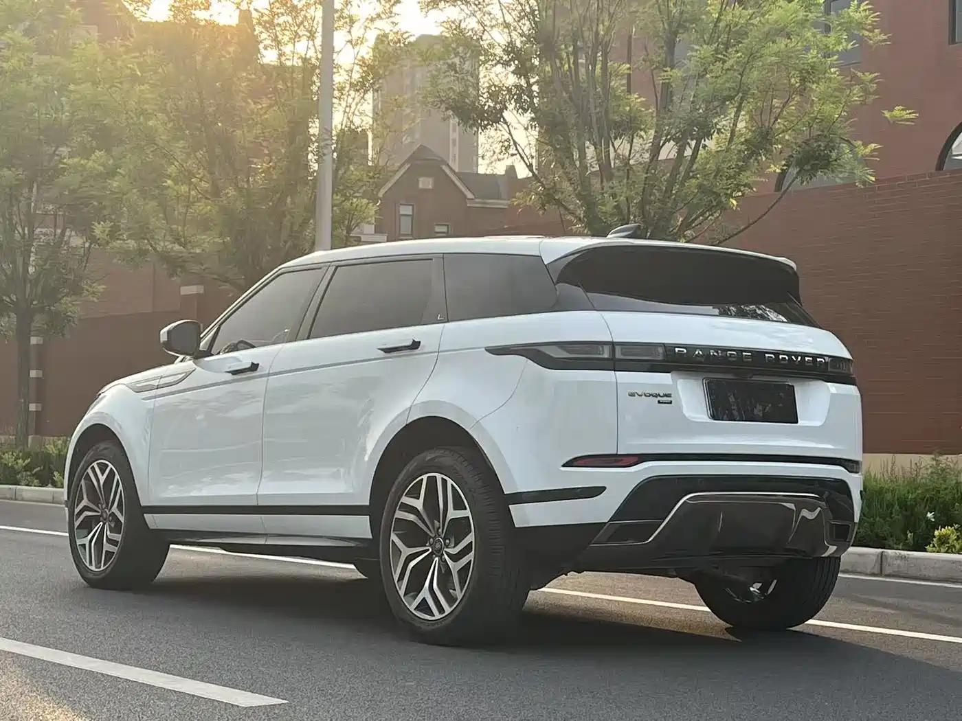 Land Rover Range Rover Evoque 2022 Range Rover Evoque L 249PS R-Dynamic Luxury Edition фото 19