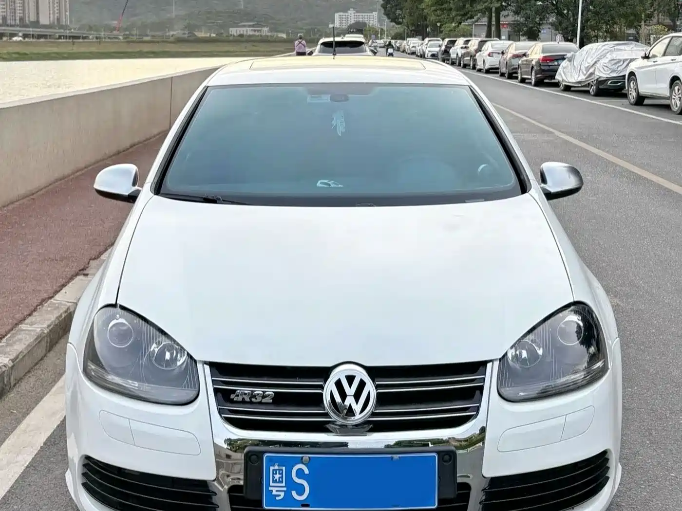 Volkswagen Golf (Import) 2006 GTI 2.0T 3-Door фото 2
